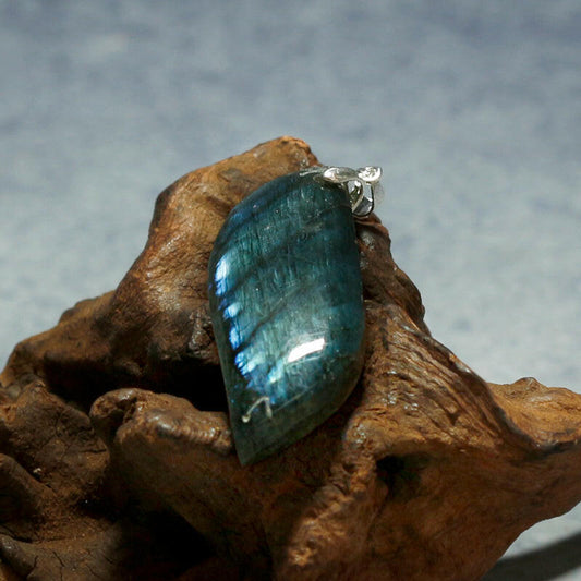 Daily Wear Labradorite Pendant for Negative Energy Cleansing